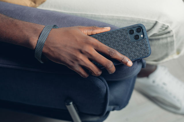 Funda Moshi Altra para iPhone 12 Mini con correa de mano desenganchable
