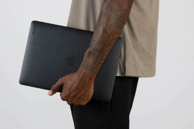 La carcasa original de Incase para el nuevo MacBook Pro 16" 2020