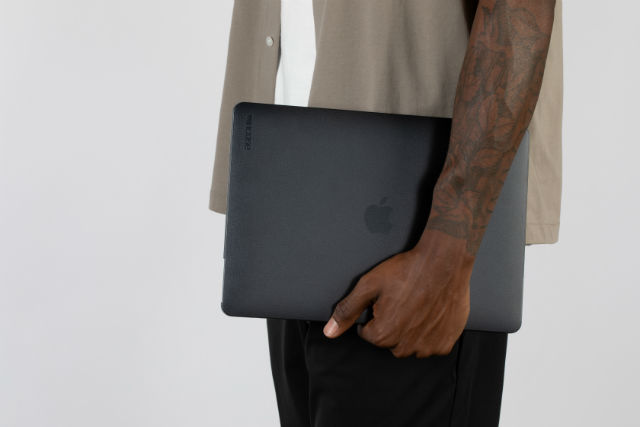 La carcasa original de Incase para el nuevo MacBook Air Retina 13" 2020