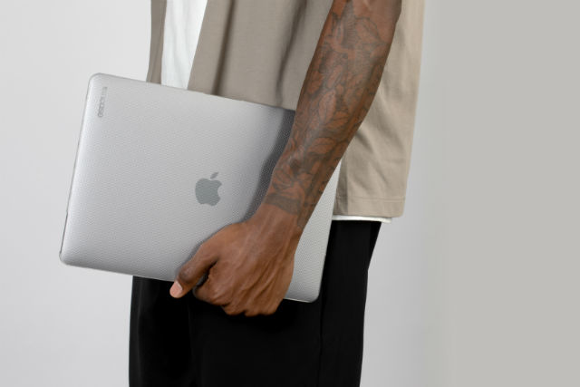 La carcasa original de Incase para el nuevo MacBook Pro 16"