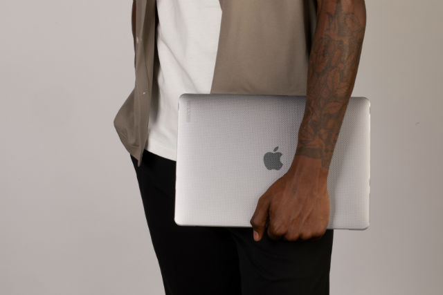 La carcasa original de Incase para el nuevo MacBook Air Retina 13" 2020