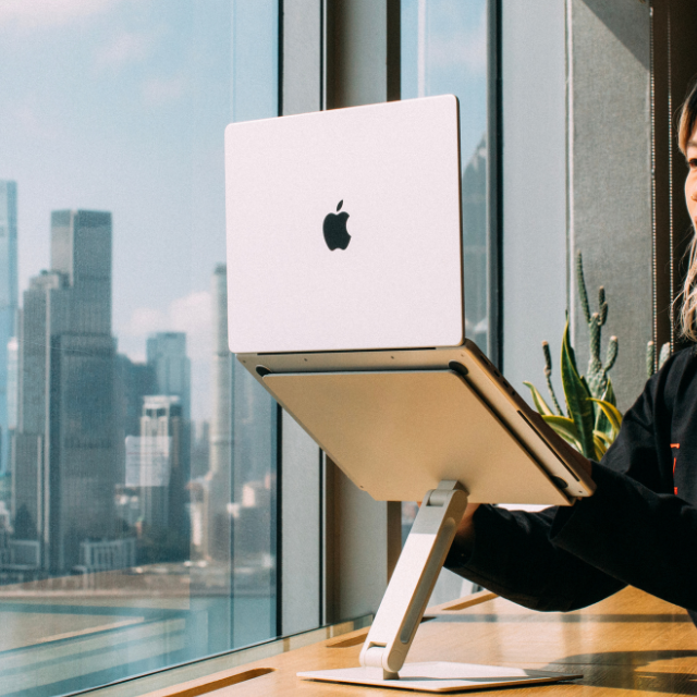 Native Union Desktop Stand soporte escritorio MacBook y iPad