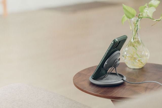 Cargador inalámbrico con altura ajustable Lounge Q de Moshi