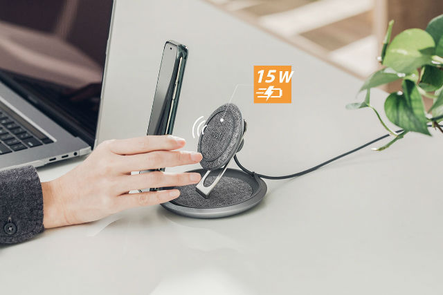 Base de carga inalámbrica Lounge Q de Moshi con potencia hasta 15W para dispositivos Qi y 7,5W para iPhone